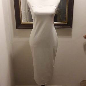 A white strapless dress